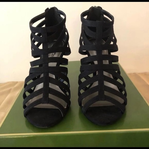 Kitten Coach Heels - Picture 1 of 8